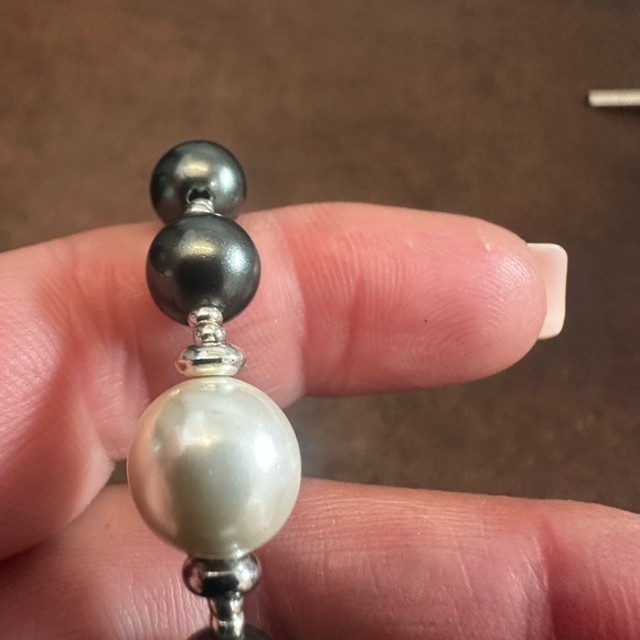 Handmade High Quality Of Organic Black and White Pearls Bracelet. - Picture 6 of 6